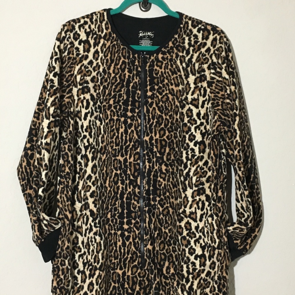 Nick & Nora Cheetah Cat Footie Onesie PJs Sz M